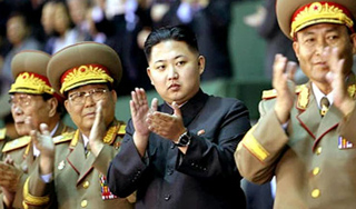 Ким Чен Ын пришел к военным на концерт Ким Чен Ын пришел к военным на концерт