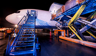 Топ-менеджер ТНК-ВР слетел кубарем с трапа Топ-менеджер ТНК-ВР слетел кубарем с трапа