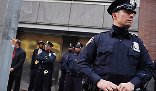 Россия вооружает американских полицейских Россия вооружает американских полицейских