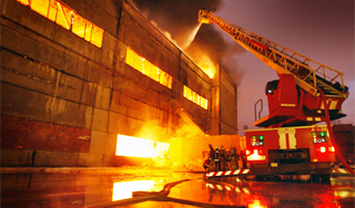В Москве вспыхнули торговые павильоны В Москве вспыхнули торговые павильоны