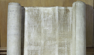 Еврейский "Индиана Джонс" подделал Тору Еврейский "Индиана Джонс" подделал Тору