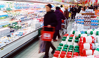 Японцы массово скупают чудо-йогурты Японцы массово скупают чудо-йогурты