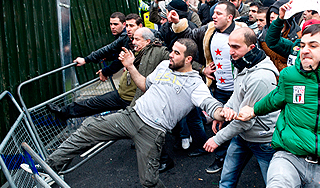 В Триполи с посольства России сорвали флаг В Триполи с посольства России сорвали флаг