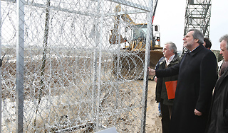 Греция строит "берлинскую" стену Греция строит "берлинскую" стену