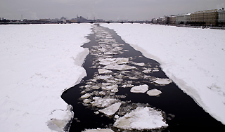 В Москву-реку провалился бомж-велосипедист В Москву-реку провалился бомж-велосипедист