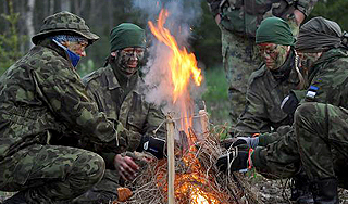 Эстония готовит против России женщин-солдат Эстония готовит против России женщин-солдат