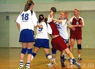 Брянские гандболистки остались лидерами российского турнира
