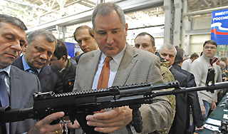 Рогозин: Армия должна "бряцать" оружием Рогозин: Армия должна "бряцать" оружием