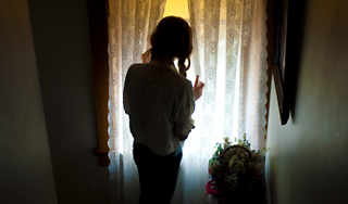 Школьница выпала из окна дома в Москве Школьница выпала из окна дома в Москве