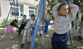 Американцам запретили усыновлять россиян Американцам запретили усыновлять россиян