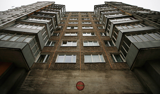 Юноша прыгнул с 16-го этажа под Ростовом Юноша прыгнул с 16-го этажа под Ростовом