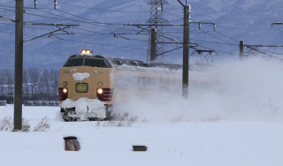 Пассажиры поезда 3 дня провели под снегом Пассажиры поезда 3 дня провели под снегом