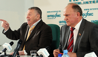 Зюганов и Жириновский поделили трибуну Зюганов и Жириновский поделили трибуну