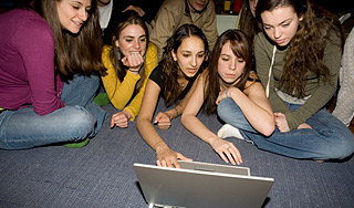 Торренты грозят телевидению смертью Торренты грозят телевидению смертью