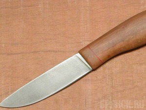 59-летнего мужчину зарезали в подъезде собственного дома