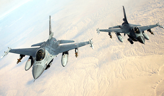 F-16 ликвидировали угрозу самолету Обамы F-16 ликвидировали угрозу самолету Обамы