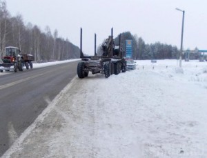 Лесовоз с прицепом насмерть задавил пешехода Лесовоз с прицепом насмерть задавил пешехода