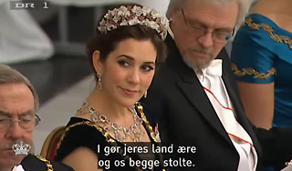 Муж президента утонул в чужом декольте Муж президента утонул в чужом декольте