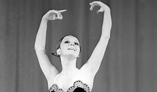 Большой скорбит об утрате балерины Большой скорбит об утрате балерины