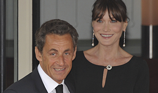 Видео поцелуя Саркози вызвало скандал Видео поцелуя Саркози вызвало скандал