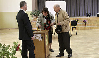 Латвия отказала русскому языку Латвия отказала русскому языку