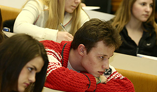 Студентов престижного вуза лишили стипендии Студентов престижного вуза лишили стипендии