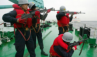 Стрельба загнала корейцев в убежища Стрельба загнала корейцев в убежища