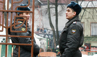 Пропавших школьниц нашли на даче Пропавших школьниц нашли на даче