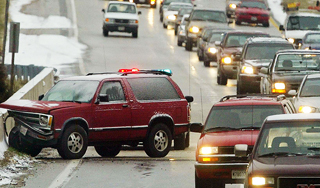 На КАД в Петербурге массово бьются машины На КАД в Петербурге массово бьются машины