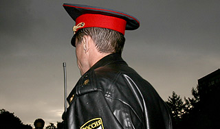 Полицейский ногой выбил задержанному глаз Полицейский ногой выбил задержанному глаз