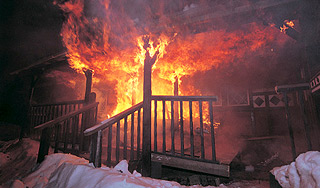 Мужчина поджег надоевших ему гостей Мужчина поджег надоевших ему гостей