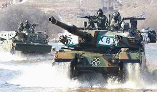 КНДР грозит "священной войной" КНДР грозит "священной войной"