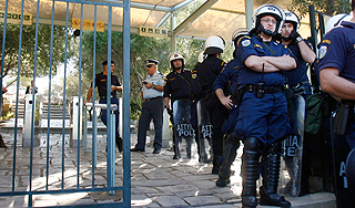 Машинист афинского метро нашел бомбу Машинист афинского метро нашел бомбу