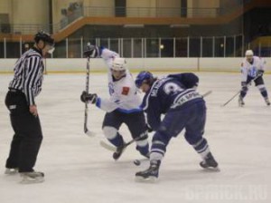 В повторном матче брянские хоккеисты одолели команду Твери Фото: tver-thk.ru