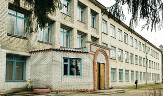 Школьник избил учительницу в столовой Школьник избил учительницу в столовой