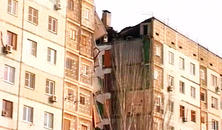 Людей под обломками будут искать всю ночь Людей под обломками будут искать всю ночь