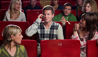 В школах и театрах будут глушить телефоны В школах и театрах будут глушить телефоны