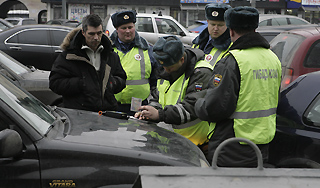 Машина протаранила толпу людей в Приморье Машина протаранила толпу людей в Приморье