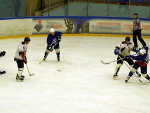 Брянские хоккеисты дома вновь уступили тверчанам