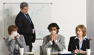 Россиян заражают коллеги по работе Россиян заражают коллеги по работе