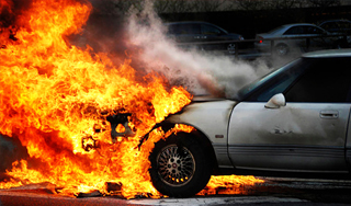 Бандиты сожгли машины съемочной группы Бандиты сожгли машины съемочной группы