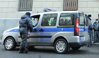 Мужчина пригрозил взорвать московский банк Мужчина пригрозил взорвать московский банк