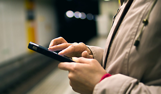 Nokia критикует большие экраны смартфонов Nokia критикует большие экраны смартфонов