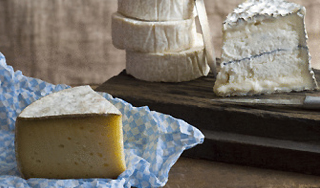 В Китае продают самый старый в мире сыр В Китае продают самый старый в мире сыр