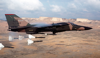 Маккейн призвал бомбить Сирию Маккейн призвал бомбить Сирию