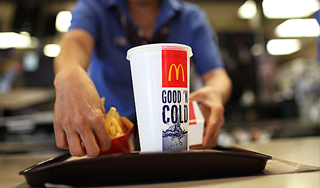 Москвичка лишилась пальца в McDonald's Москвичка лишилась пальца в McDonald's