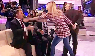 Лидер движения FEMEN напала на депутата Лидер движения FEMEN напала на депутата