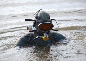 Водолазы подняли со дна реки тело пропавшей школьницы