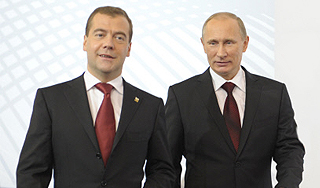 Медведев поздравил Путина с избранием Медведев поздравил Путина с избранием