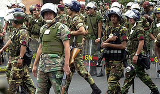 Войска Чавеса вторглись в Колумбию Войска Чавеса вторглись в Колумбию